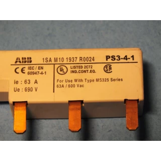 Sabirna 3-fazna šina za 4-prekidača MS325 s 1-m dop.kontaktom PS3-4-1
